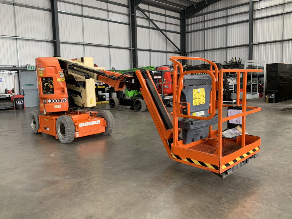 JLG E300 Slew Gear Replacement